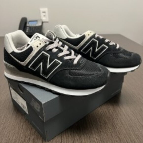 New Balance 574 Core - Black/White Size 8 - Picture 1 of 5